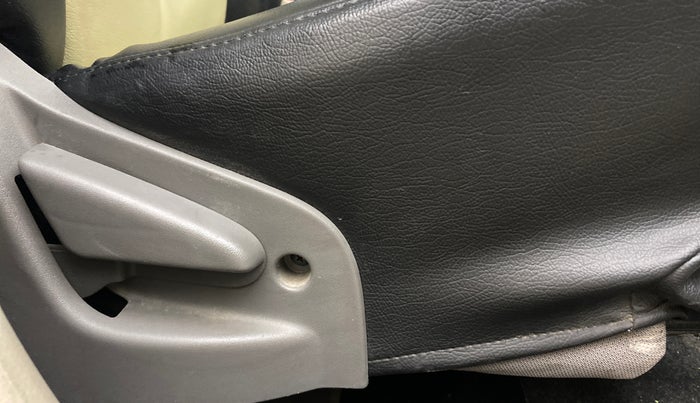 2016 Datsun Go Plus T, Petrol, Manual, 22,724 km, Driver Side Adjustment Panel