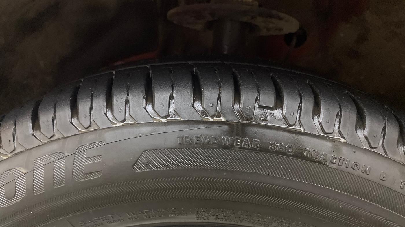 2023 Maruti Swift ZXI AMT, Petrol, Automatic, 13,335 km, Left Front Tyre Tread