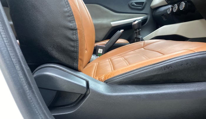 2021 Nissan MAGNITE XE, Petrol, Manual, 37,291 km, Driver Side Adjustment Panel