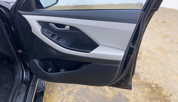 2023 Hyundai Creta SX 1.5 PETROL, Petrol, Manual, 26,185 km, Driver Side Door Panels Control