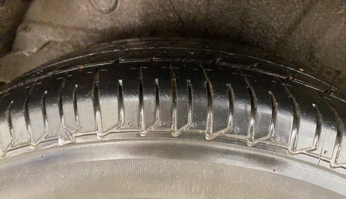 2015 Hyundai i10 SPORTZ 1.1, Petrol, Manual, 76,879 km, Right Rear Tyre Tread