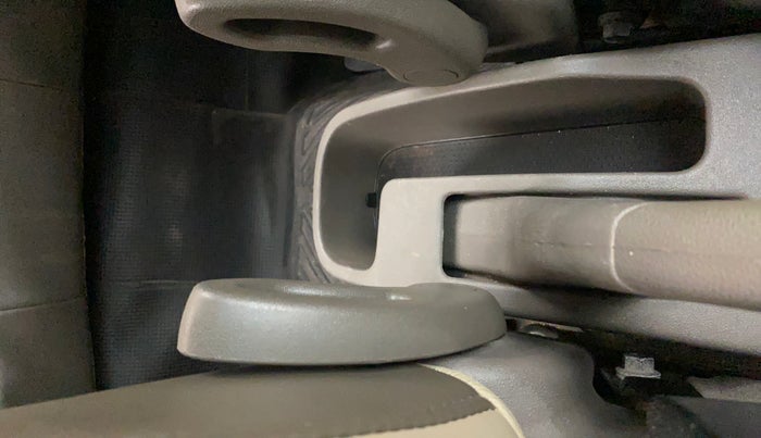 2015 Hyundai i10 SPORTZ 1.1, Petrol, Manual, 76,879 km, Driver Side Adjustment Panel