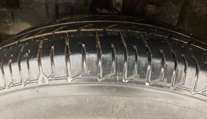 2015 Hyundai i10 SPORTZ 1.1, Petrol, Manual, 76,879 km, Left Front Tyre Tread