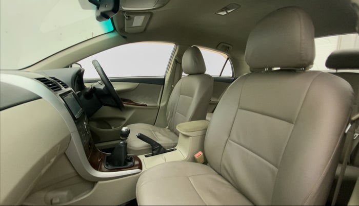 2011 Toyota Corolla Altis G PETROL, CNG, Manual, 1,17,369 km, Right Side Front Door Cabin