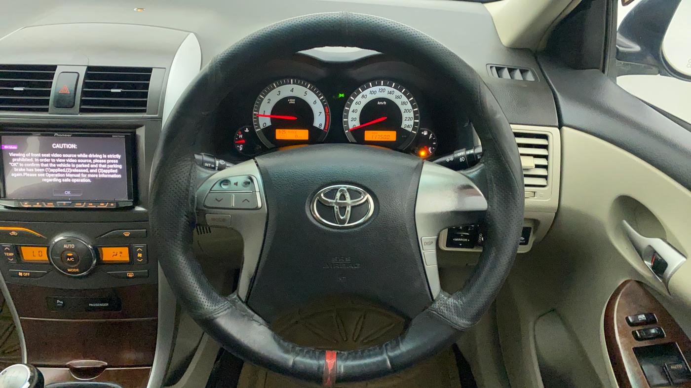2011 Toyota Corolla Altis G PETROL, CNG, Manual, 1,17,369 km, Steering Wheel Close Up