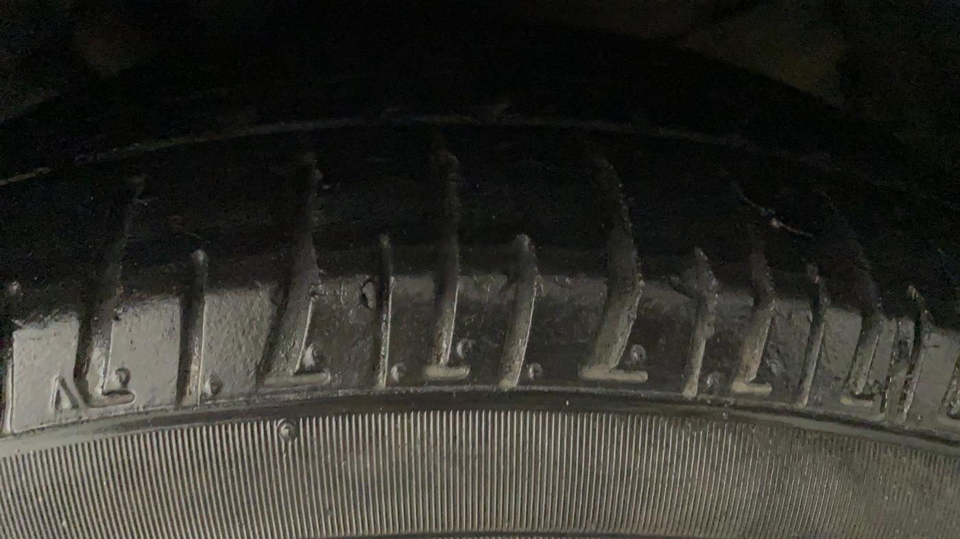 2011 Toyota Corolla Altis G PETROL, CNG, Manual, 1,17,369 km, Left Rear Tyre Tread