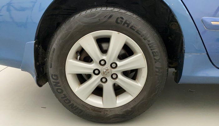 2011 Toyota Corolla Altis G PETROL, CNG, Manual, 1,17,369 km, Right Rear Wheel