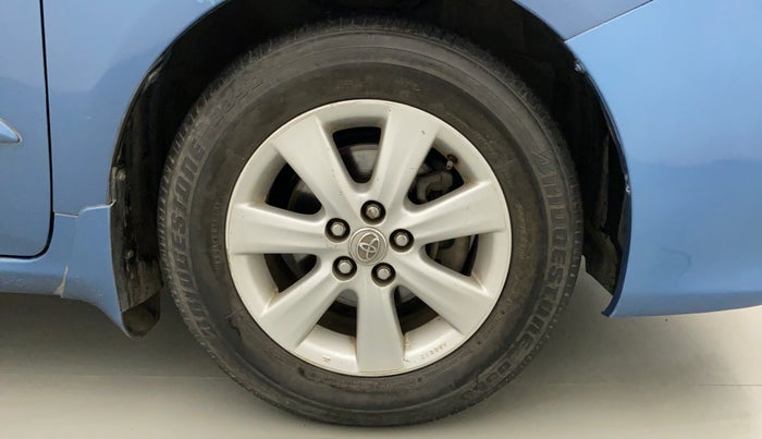 2011 Toyota Corolla Altis G PETROL, CNG, Manual, 1,17,369 km, Right Front Wheel