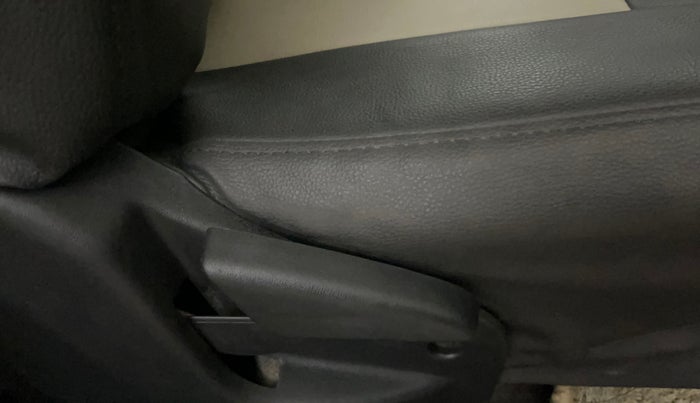 2018 Datsun Go Plus T, Petrol, Manual, 26,297 km, Driver Side Adjustment Panel