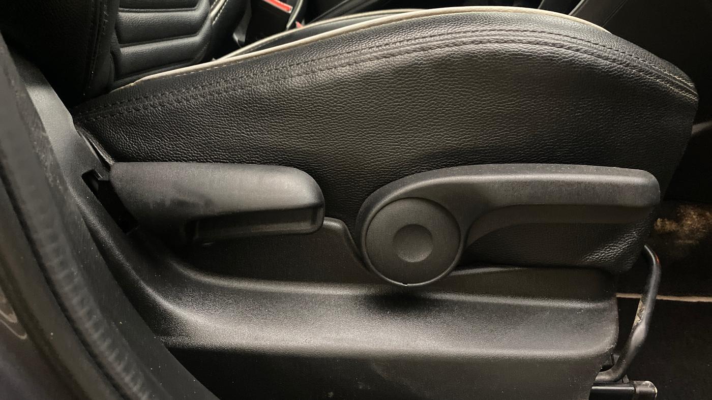 2018 Maruti Vitara Brezza ZDI PLUS AMT, Diesel, Automatic, 87,020 km, Driver Side Adjustment Panel