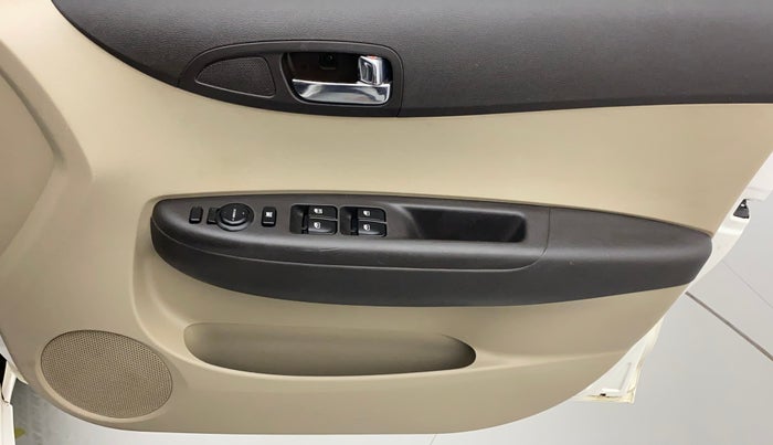 2014 Hyundai i20 MAGNA (O) 1.2, Petrol, Manual, 64,814 km, Driver Side Door Panels Control