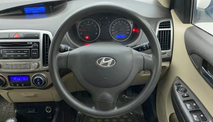 2014 Hyundai i20 MAGNA (O) 1.2, Petrol, Manual, 64,814 km, Steering Wheel Close Up