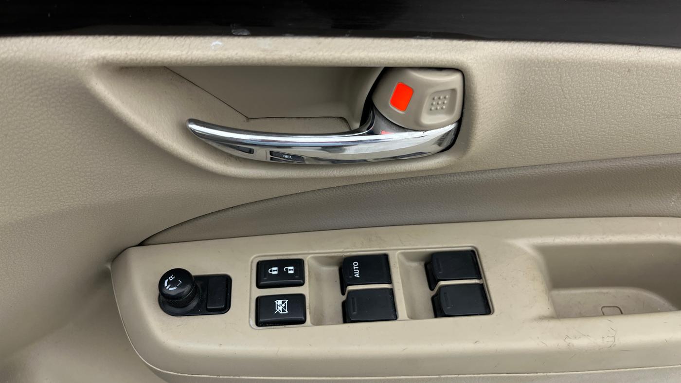 2018 Maruti Ciaz ZETA 1.4  AT PETROL, Petrol, Automatic, 1,05,524 km, Driver Side Door Panels Control