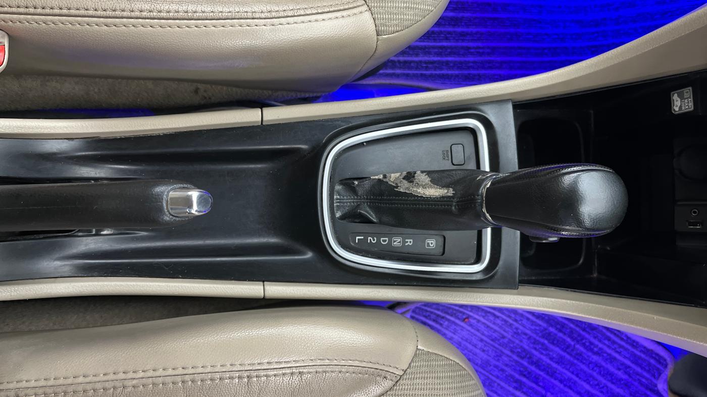 2018 Maruti Ciaz ZETA 1.4  AT PETROL, Petrol, Automatic, 1,05,524 km, Gear Lever