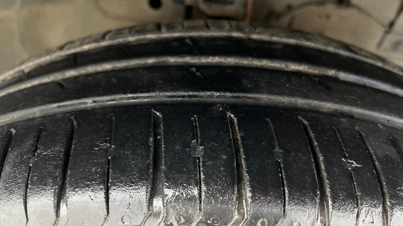 2018 Maruti Ciaz ZETA 1.4  AT PETROL, Petrol, Automatic, 1,05,524 km, Right Front Tyre Tread