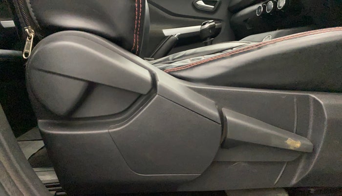 2021 Nissan MAGNITE XV PREMIUM DUAL TONE, Petrol, Manual, 25,867 km, Driver Side Adjustment Panel