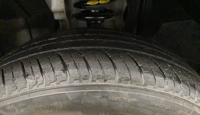 2021 Nissan MAGNITE XV PREMIUM DUAL TONE, Petrol, Manual, 25,867 km, Left Front Tyre Tread