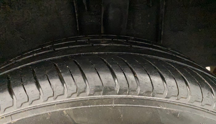 2021 Nissan MAGNITE XV PREMIUM DUAL TONE, Petrol, Manual, 25,867 km, Left Rear Tyre Tread