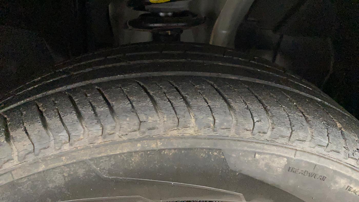 2021 Nissan MAGNITE XV PREMIUM DUAL TONE, Petrol, Manual, 25,867 km, Right Front Tyre Tread