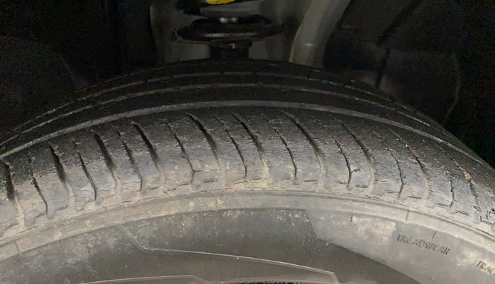 2021 Nissan MAGNITE XV PREMIUM DUAL TONE, Petrol, Manual, 25,867 km, Right Front Tyre Tread