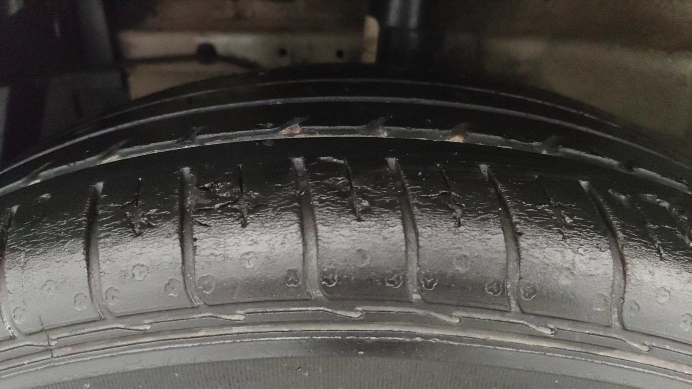 2017 Maruti Swift ZDI, Diesel, Manual, 85,357 km, Left Front Tyre Tread