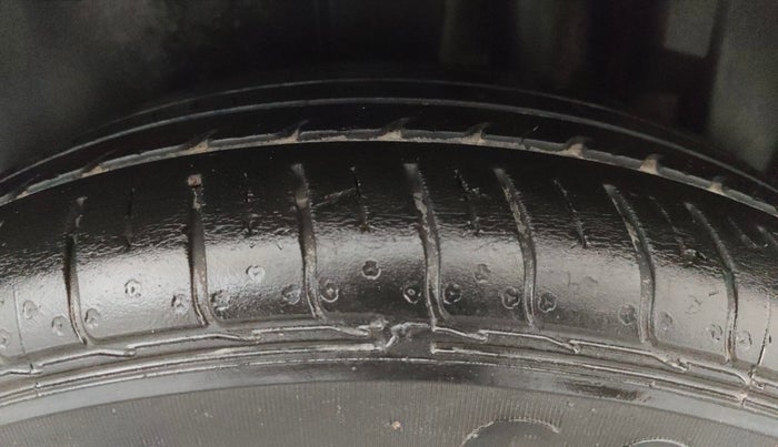 2017 Maruti Swift ZDI, Diesel, Manual, 85,357 km, Left Rear Tyre Tread