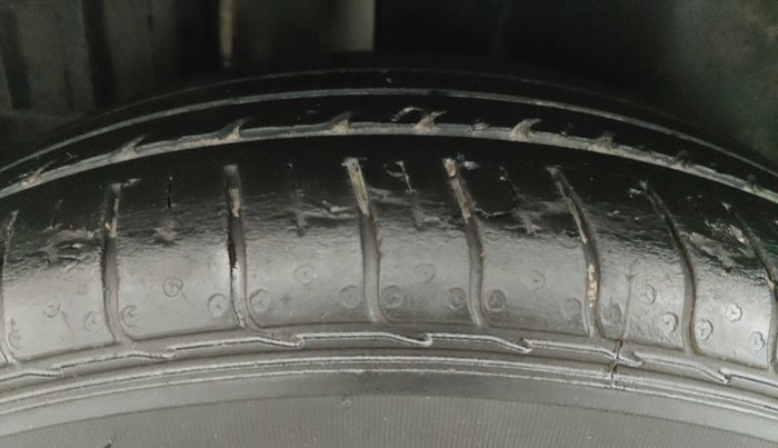 2017 Maruti Swift ZDI, Diesel, Manual, 85,357 km, Right Rear Tyre Tread