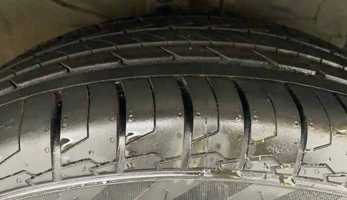 2016 Hyundai Creta SX PLUS AT 1.6 PETROL, Petrol, Automatic, 44,794 km, Right Front Tyre Tread