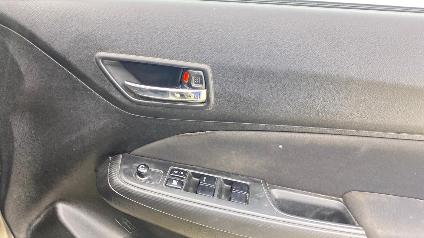 2022 Maruti Swift VXI, Petrol, Manual, 50,656 km, Driver Side Door Panels Control