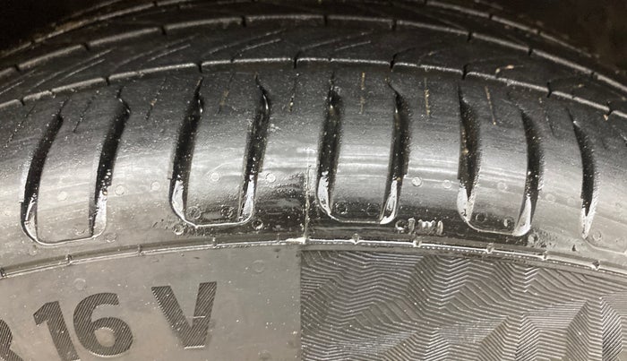 2018 Maruti Baleno DELTA PETROL 1.2, Petrol, Manual, 38,963 km, Right Front Tyre Tread