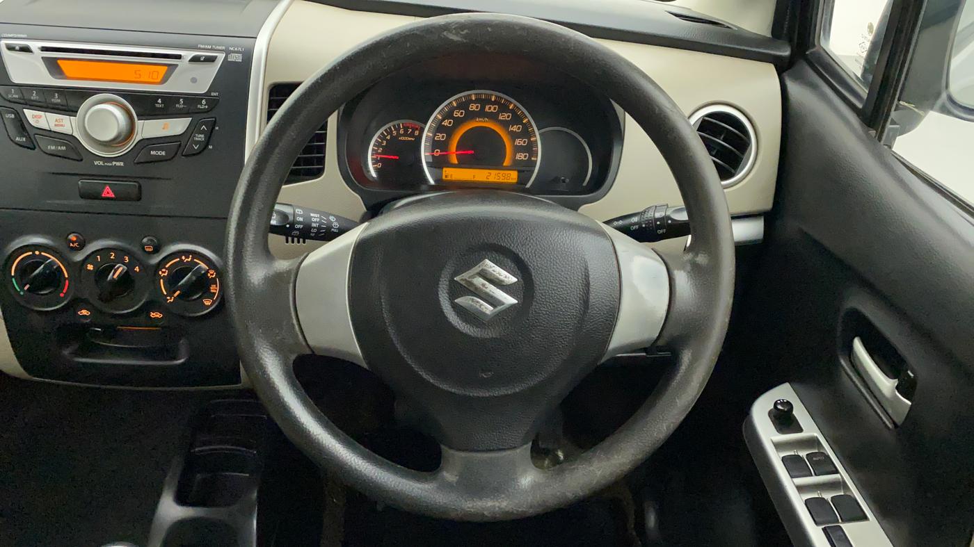 2015 Maruti Wagon R 1.0 VXI, Petrol, Manual, 21,598 km, Steering Wheel Close Up