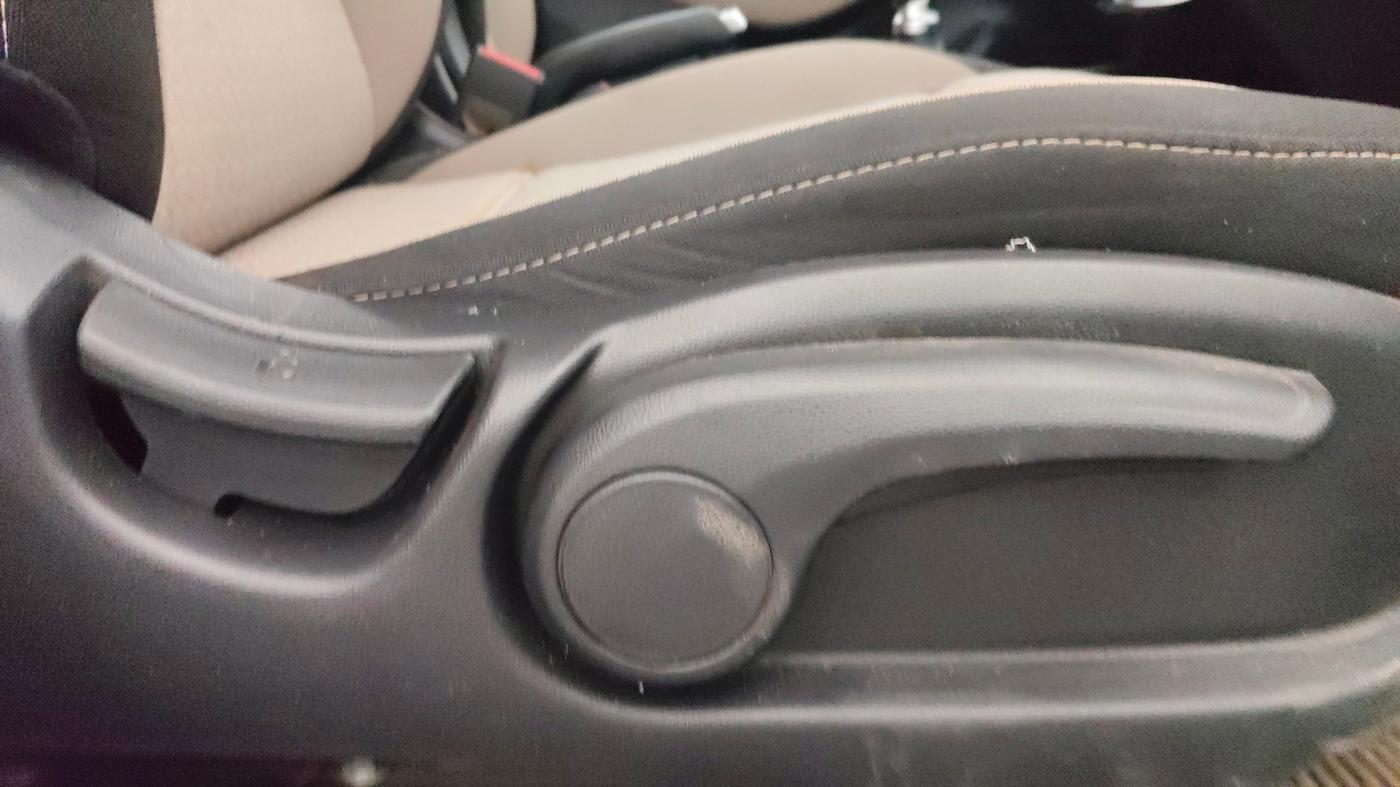 2016 Hyundai Elite i20 ASTA 1.2, Petrol, Manual, 44,636 km, Driver Side Adjustment Panel