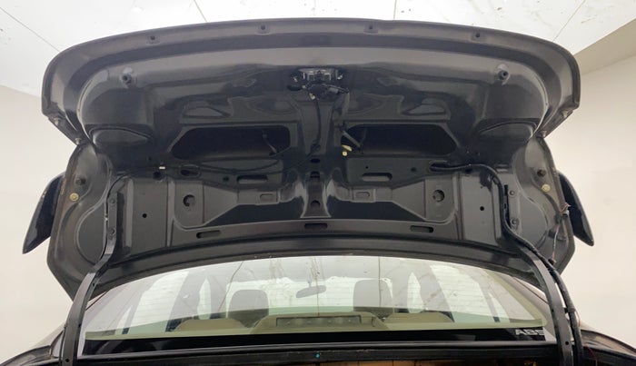 2015 Maruti Ciaz VXI, Petrol, Manual, 85,560 km, Boot Door Open