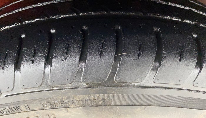 2021 Maruti Swift VXI AMT, Petrol, Automatic, 27,463 km, Right Front Tyre Tread