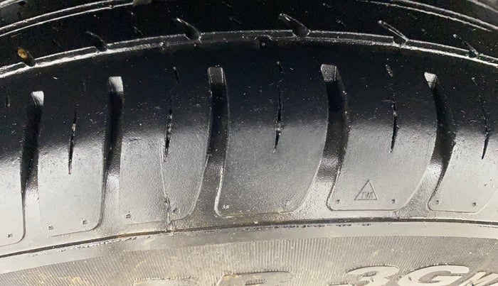 2021 Maruti Swift VXI AMT, Petrol, Automatic, 27,463 km, Right Rear Tyre Tread