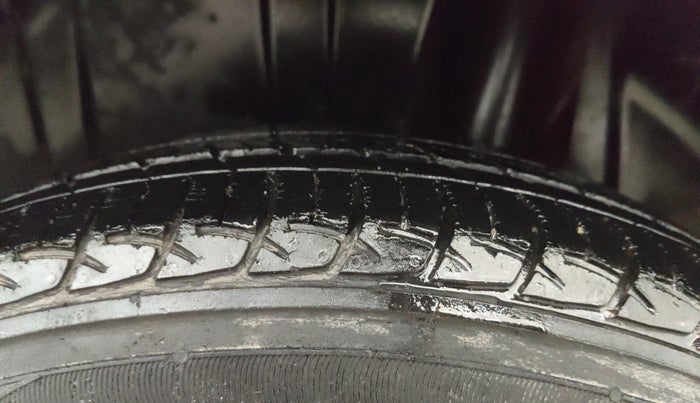 2021 Maruti Ertiga VXI CNG, CNG, Manual, 49,839 km, Left Rear Tyre Tread