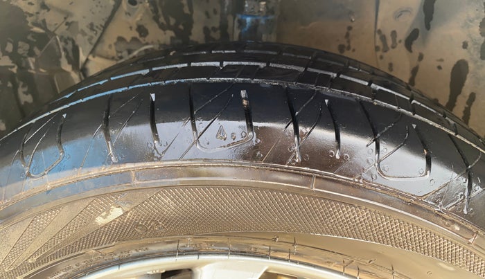 2017 Maruti S Cross ZETA 1.3, Diesel, Manual, 1,04,178 km, Left Front Tyre Tread