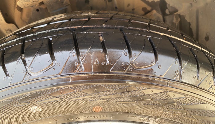 2017 Maruti S Cross ZETA 1.3, Diesel, Manual, 1,04,178 km, Right Front Tyre Tread