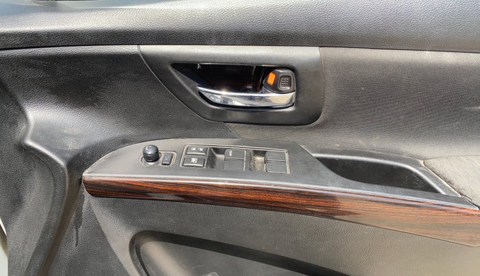 2017 Maruti S Cross ZETA 1.3, Diesel, Manual, 1,04,178 km, Driver Side Door Panels Control