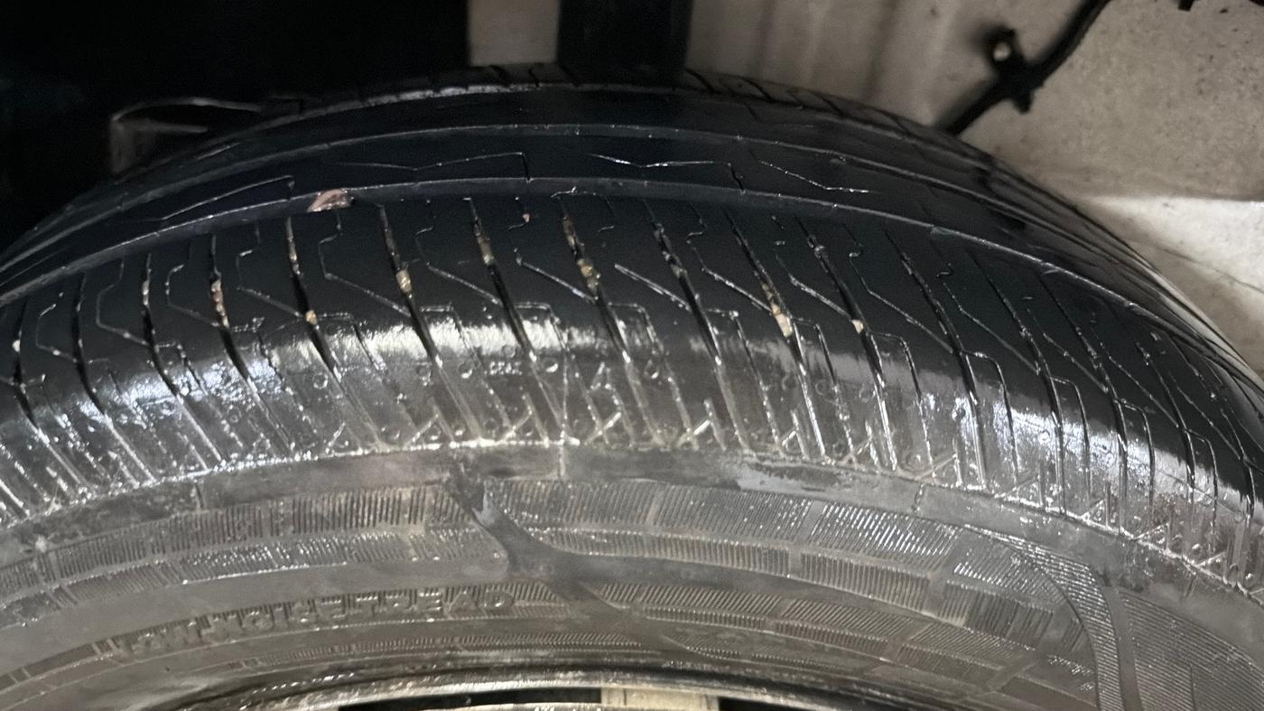 2024 Tata PUNCH PURE MT CNG, CNG, Manual, 27,604 km, Right Rear Tyre Tread