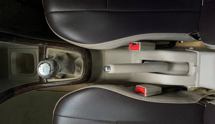 2017 Maruti Dzire VXI, Petrol, Manual, 1,09,943 km, Gear Lever