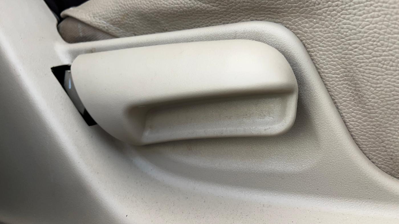 2017 Maruti Dzire VXI, Petrol, Manual, 1,09,972 km, Driver Side Adjustment Panel