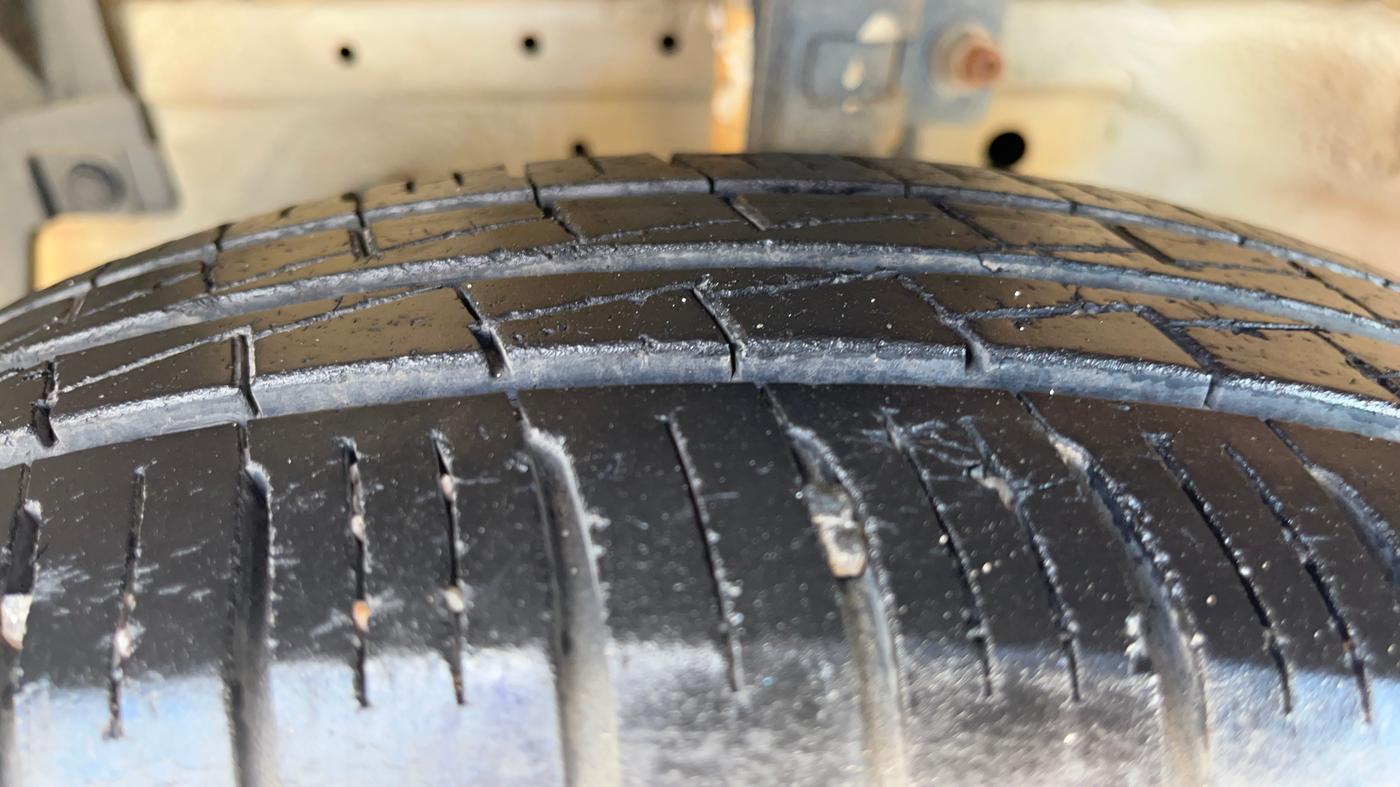 2017 Maruti Dzire VXI, Petrol, Manual, 1,09,972 km, Left Front Tyre Tread