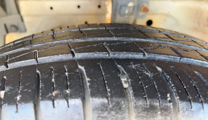 2017 Maruti Dzire VXI, Petrol, Manual, 1,09,943 km, Left Front Tyre Tread