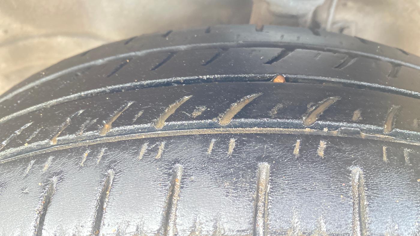 2017 Maruti Wagon R 1.0 VXI, CNG, Manual, 1,32,273 km, Left Front Tyre Tread