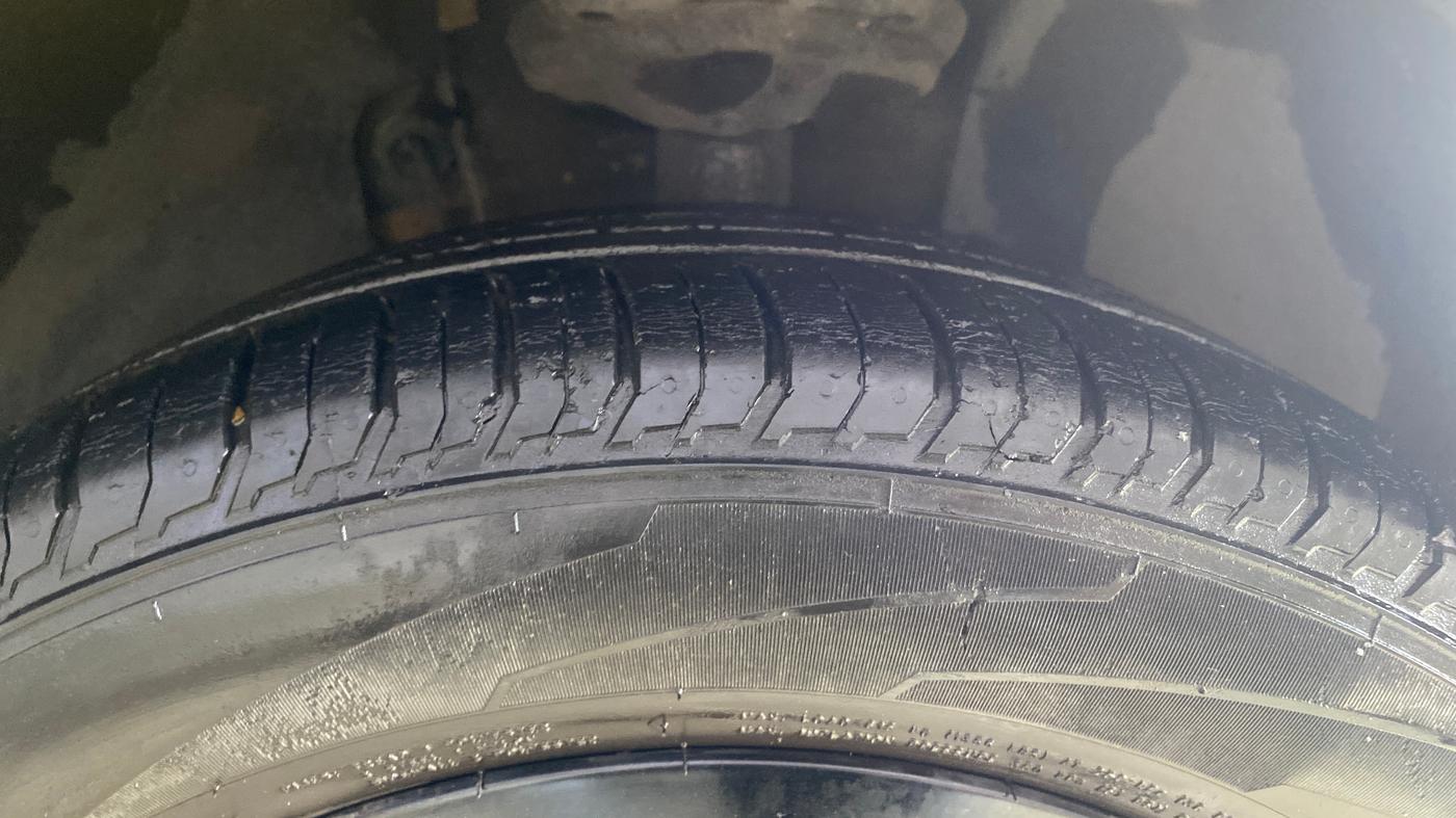 2022 Volkswagen VIRTUS GT PLUS TSI 1.5 EVO DSG, Petrol, Automatic, 31,116 km, Right Front Tyre Tread