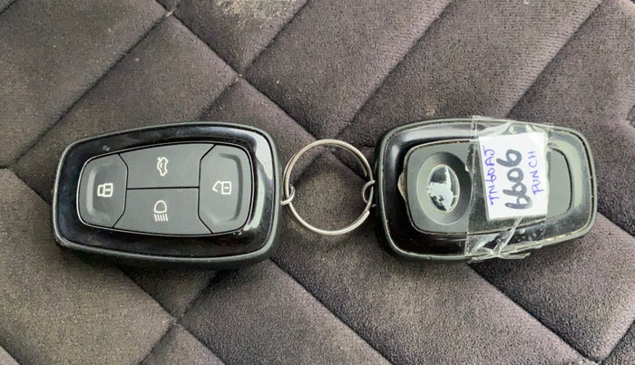 2022 Tata PUNCH CREATIVE  AMT, Petrol, Automatic, 54,021 km, Key Close Up