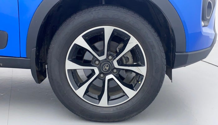 2020 Tata NEXON XZA PLUS (O) DIESEL DUAL TONE, Diesel, Automatic, 36,434 km, Right Front Wheel