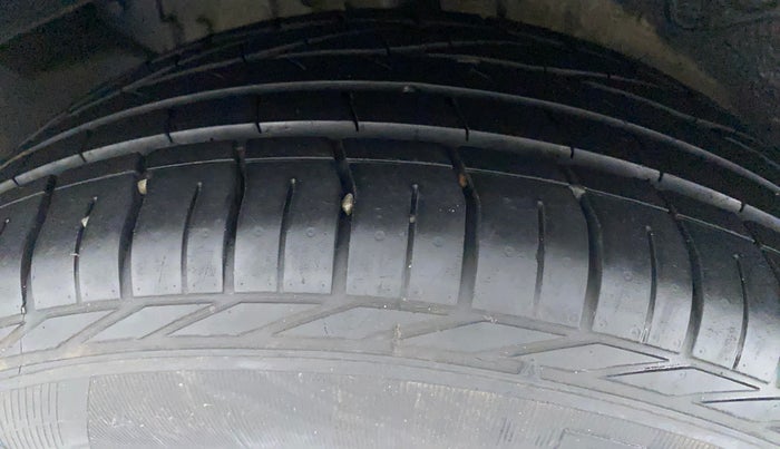 2020 Tata NEXON XZA PLUS (O) DIESEL DUAL TONE, Diesel, Automatic, 36,434 km, Right Rear Tyre Tread