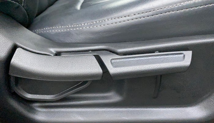 2020 Hyundai VENUE SX PLUS 1.0 TURBO DCT, Petrol, Automatic, 38,475 km, Driver Side Adjustment Panel